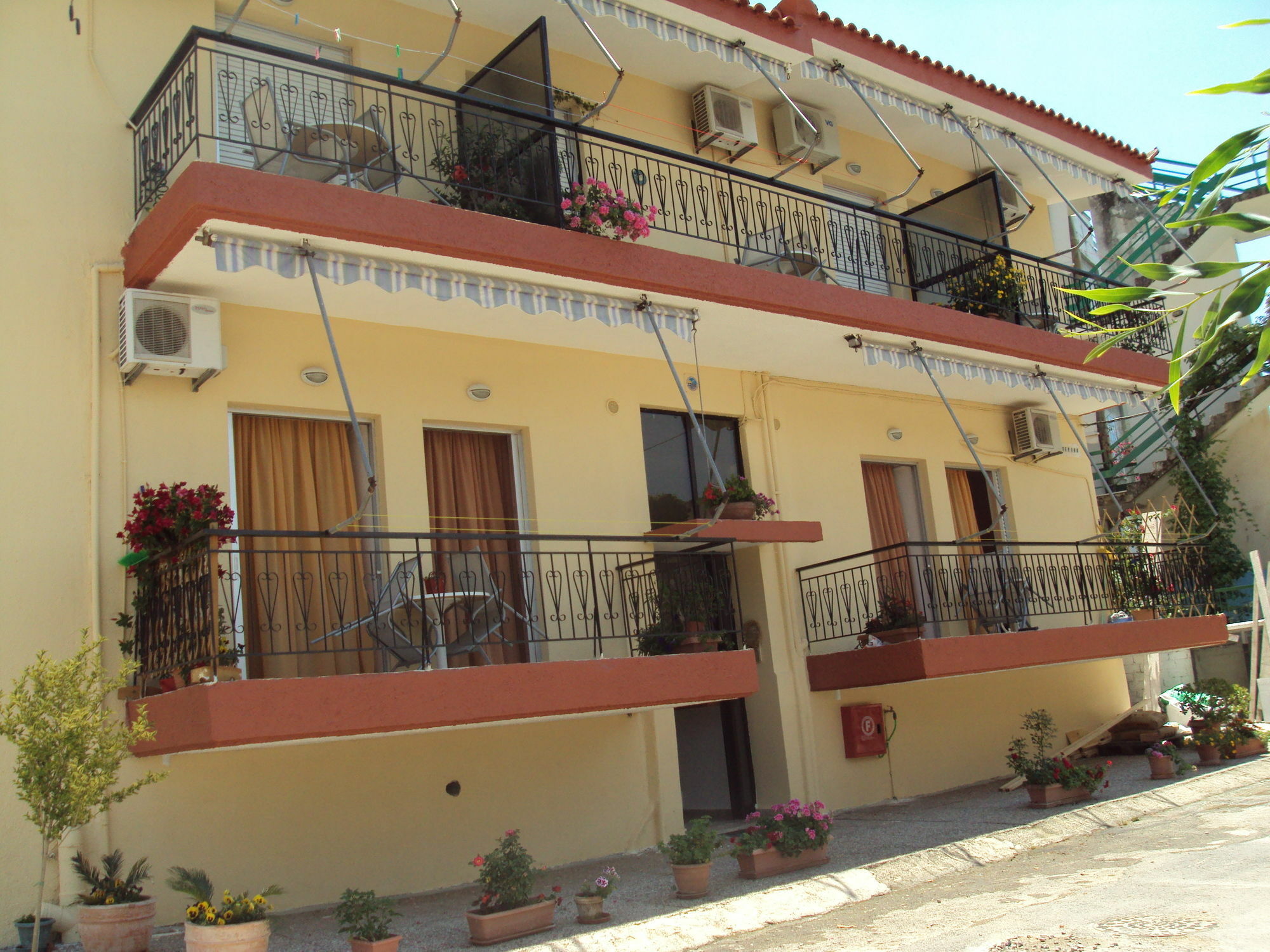 Katerina Apartments Kalamata Exterior foto